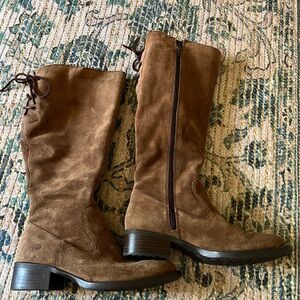 Women’s size 7.5 born boots in excellent condition